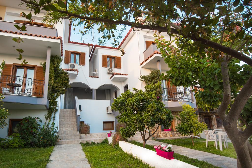Bouganvillia Homes Nikiti  Esterno foto